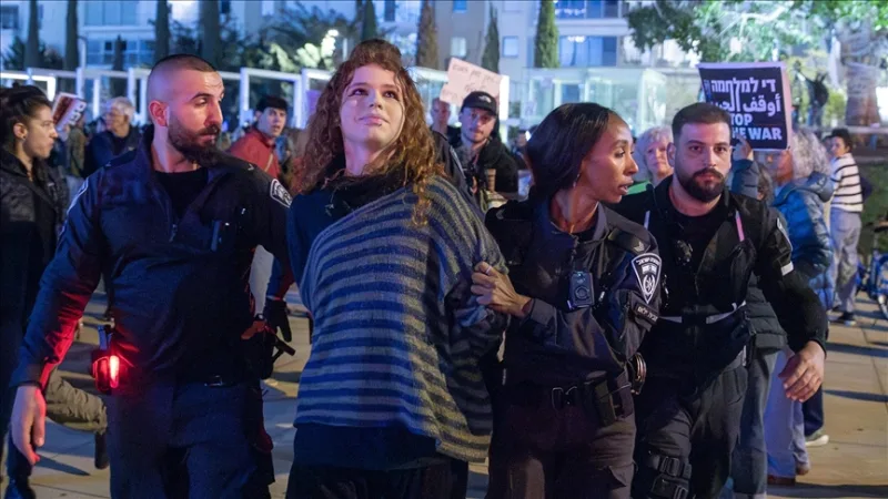 Die israelische Polizei griff in Tel Aviv in eine Antikriegsdemonstration ein
